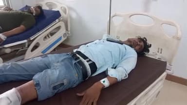 तिर्वा: सौरिख थाना क्षेत्र में एक्सप्रेस वे पर ट्रक ने खड़ी बस में मारी टक्कर, 17 यात्री घायल, मेडिकल कॉलेज में भर्ती