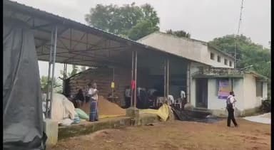 மயிலாடுதுறை: குத்தாலம் தாலுக்கா கந்தமங்கலம் அரசு நேரடி நெல் கொள்முதல் நிலையத்தில் மத்திய குழு ஈரப்பத தொடர்பு குறித்து ஆய்வு