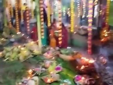 नरपतगंज में आज बड़े धूमधाम के साथ छठ पर्व मनाया जा रहा है आज डूबते हुए सूरज को घर दिया जाएगा