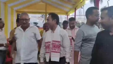 তেজপুৰ: ঠেলামৰাৰ শ্ৰী শ্ৰী লক্ষ্মী নাৰায়ন মন্দিৰ ছঠ ঘাটত অনুষ্ঠিত হৈছে শ্ৰীশ্ৰী সূৰ্য্য ষষ্ঠী পূজা,উপস্থিত বিধায়ক