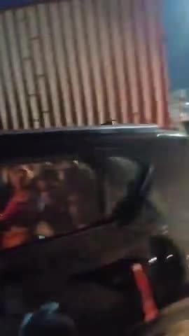 Brijghat me Log jan jokhim me dalkar road cross kr rhe hai but Police wale mobile chalane me busy hain.
please focus