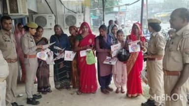 नरैनी: मिशन शक्ति 5.0 अभियान के तहत थाना कालिंजर की मिशन शक्ति टीम ने इंडियन बैंक में लोगों को जागरूक किया