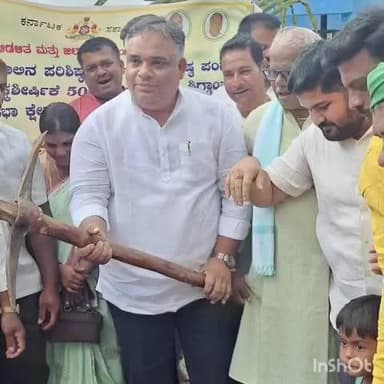 ಶಿಗ್ಗಾಂವ: ಹೊಸೂರು ಗ್ರಾಮದಲ್ಲಿ ಸಿ ಸಿ ರಸ್ತೆ ಅಭಿವೃದ್ಧಿ ಕಾಮಗಾರಿಗೆ ಶಾಸಕ ಪಠಾಣ್ ಚಾಲನೆ