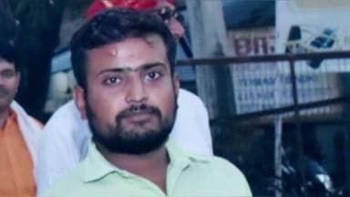 फतेहपुर: कल्यानपुर के पाहुरमोड़ के समीप धान की बोरी लदा ट्रेलर कार के ऊपर पलटा, दो की हुई मौत, एक को आई गंभीर चोट