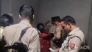 बिंदकी: जहानाबाद कस्बा के मोहल्ला लालूगंज में घरेलू विवाद के चलते एक व्यक्ति ने घर के अंदर फांसी लगाकर आत्महत्या की
