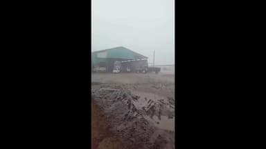 कळवण: अभोणा परिसरात जोरदार पावसाची हजेरी कांद्याचे चाळीत घुसले पाणी सोयाबीन मकाचे अतोनात नुकसान