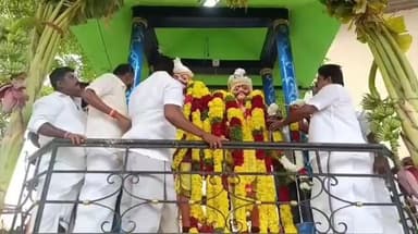 இராமநாதபுரம்: வாலாந்தரவை கிராமத்தில் அமைந்துள்ள மாமனர்கள் மருது பாண்டியர்களின் திருவருவ சிலைகளுக்கு 108 பால் குடம்  அபிஷேக ஆராதனை