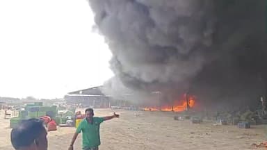 भाटापारा सब्जी मंडी में लगी भीषण आग, लाखो का नुकसान