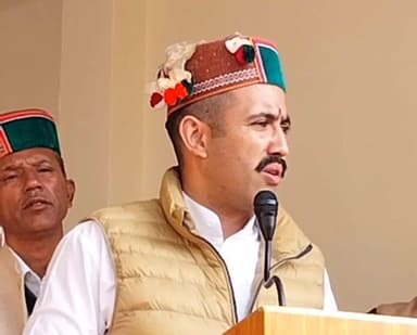 धामी: गडाउग में लोगों को जल्द मिलेगी सड़क सुविधा, युद्ध स्तर पर प्रयास जारी: कैबिनेट मंत्री विक्रमादित्य सिंह