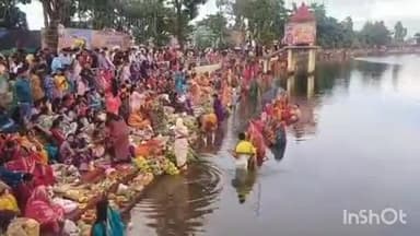 बस्तर: बस्तर जिले में छठ महापर्व पर अस्तगामी सूर्य को अर्ध्य अर्पित किया व्रतियों और श्रद्धालुओं ने