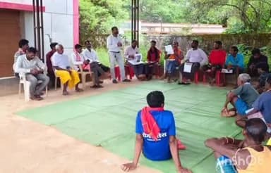 बस्तर: धूरागांव में छग कर्मकार श्रमिक कल्याण संघ ने मजदूरों के लिए बैठक की, श्रम विभाग की योजनाओं की दी जानकारी