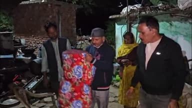 गरुड़: रतमटिया निवासी अग्निकांड पीड़ित बलवंत राम की मदद के लिए आगे आए कपकोट के पूर्व विधायक फर्स्वाण, मदद सामग्री की वितरित