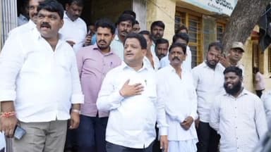 ಪಟ್ಟಣದ ತಹಶಿಲ್ದಾರರ ಕಾರ್ಯಾಲಯದಲ್ಲಿ ಅಧಿಕಾರಿಗಳ ಹಾಗೂ ಗ್ರಾಮಸ್ಥರ ಸಭೆ ನಡೆಸಿದ ಶಾಸಕ ಮನಗೂಳಿ