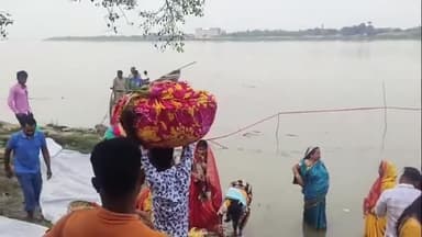 কোলাঘাট: কোলাঘাটের রূপনারায়ণের পাড় ছট পূজা বিভিন্ন প্রান্ত থেকে মানুষের ভিড়