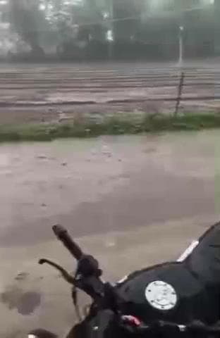 टीकमगढ़: टीकमगढ़ में दो दिन से रुक-रुक कर बारिश जारी, बुवाई की तैयारी में जुटे किसान