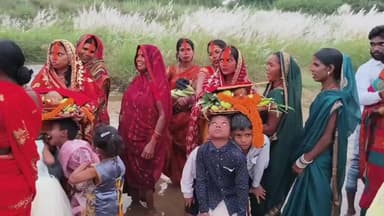 बड़क़ी लोहड़ पर छठ घाटों में उमड़ा श्रद्धा का सैलाब, सजावट से चमके घाट
#छठी पूजा