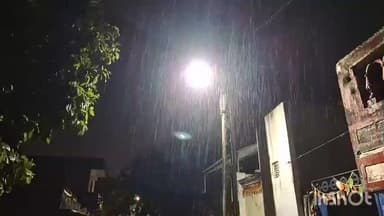 કેશોદ: કેશોદ શહેરમાં વરસાદી વાતાવરણ.દિવસ દરમિયાન રાત્રિના સમયે વરસાદી વાતાવરણથી ઠંડક પ્રસરી.કમોસમી માવઠા થી ખેડૂતો ચિંતિત.