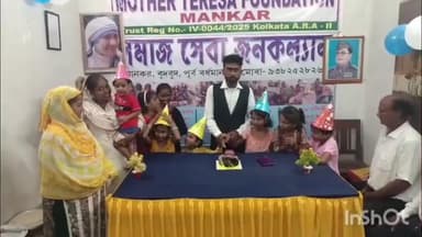 গলসি ১: বুদবুদের দুঃস্থ অসহায় ক্ষুদে শিশুদের সাথে নিয়ে জন্মদিন উদযাপন করলেন সমাজকর্মী