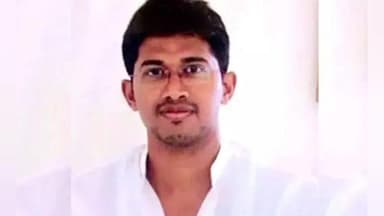 ಹಡಗಲಿ: ಪಟ್ಟಣದ ಖಾಸಗಿ ಲಾಡ್ಜ್ ನಲ್ಲಿ ನೇಣುಬಿಗಿದುಕೊಂಡು ಗುತ್ತಿಗೆದಾರ ಆತ್ಮಹತ್ಯೆ