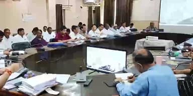 टीकमगढ़: कलेक्ट्रेट कार्यालय में टीएल की बैठक आयोजित, कलेक्टर ने दिए निर्देश