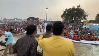 সামশেরগঞ্জ: গঙ্গার ঘাটে উপচে পড়া ভিড়, সামশেরগঞ্জে নৌকায় ঘাট পরিদর্শনে বিধায়ক