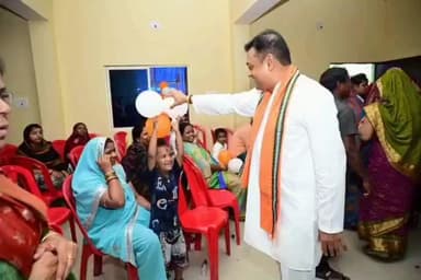 ପିପିଲି: ପିପିଲି ବ୍ଲକ୍ର ୨୫ ଗୋଟି ପଞ୍ଚାୟତରୁ ଆସିଥିବା ହିତାଧିକାରୀ ମାନଙ୍କୁ ଖାଉଟି ପତ୍ର ବଣ୍ଟନ କଲେ ପିପିଲି ବିଧାୟକ ଏବଂ ସାଂସଦ l