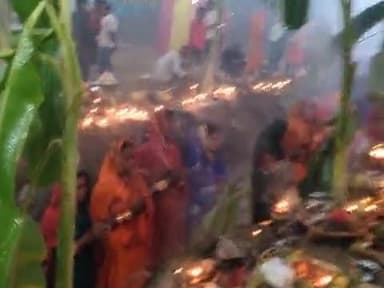 बेगूसराय, लोकआस्था का चार दिनी छठ महापर्व उदयमान भास्कर को हजारों श्रद्धालु छठव्रतियों के अर्घ्य देने के साथ हुआ समापन