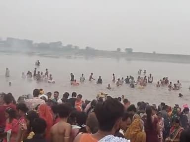 हासन चक गंगा घाट पटना सुबह अर्ध के साथ समाप्ति की और अग्रसर है सभी प्रकार से शुभकामनाएं पूर्ण रही छठ पर्व