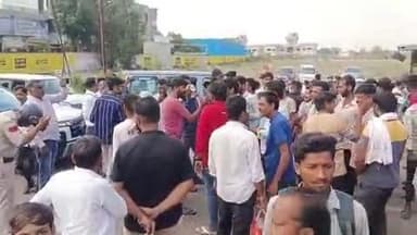 खंडवा : मक्का की उपज का दाम नहीं मिलने भड़के किसानों ने किया चक्का जाम,पुलिस मौके पर