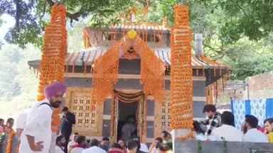 डोईवाला: थानों स्थित लेखक गांव परिसर में 350 साल पुराने प्राचीन मंदिर में श्री नरसिंह भगवान की प्राण प्रतिष्ठा हुई