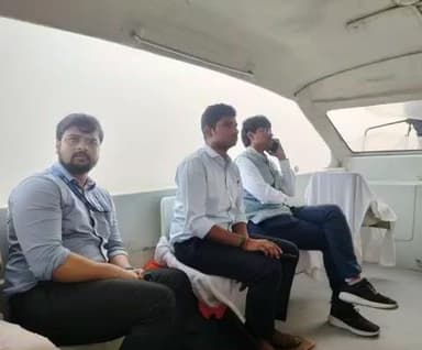 जिलाधिकारी, पटना वरीय अधिकारियों के साथ छठ महापर्व के उषा अर्घ्य के दौरान विभिन्न छठ घाटों का स्थल मार्ग एवं जल मार्ग से निरीक्षण करते हुए।