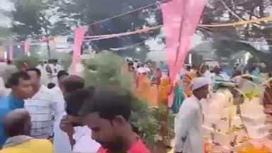 फुलवरिया: कोयलादेवा बाजार में संतोषी माता मंदिर के पास छठ व्रतियों ने उगते सूर्य को अर्घ्य दिया, महापर्व संपन्न