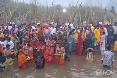 नवा बाज़ार: नावा बाजार प्रखंड क्षेत्र में व्रतियों ने उगते सूर्य को अर्घ्य के साथ चार दिवसीय छठ पर्व किया संपन्न