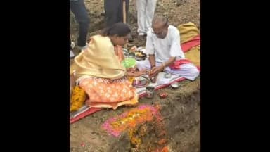 મોરવા હડફ: મોરા ગામે નવીન 6 લાખના ખર્ચે નિર્માણ થનાર મોરા સમશાન ગૃહનું ધારાસભ્ય નિમિષાબેન સુથારના હસ્તે ખાતમુર્હુત કરવામા આવ્યુ હતુ