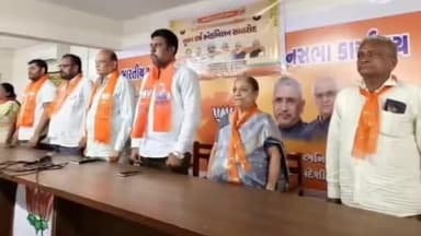 હાલોલ: હાલોલ ભાજપા કાર્યાલય ખાતે ધારાસભ્ય જયદ્રથસિંહ પરમારની ઉપસ્થિતિમાં નૂતન વર્ષ સ્નેહમિલન સમારોહ યોજાયો હતો