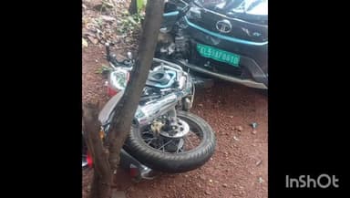 തിരൂര്: പുത്തനത്താണി ഇക്ബാൽ നഗറിൽ വാഹനാപകടം ബൈക്കും കാറും കൂട്ടിയിടിച്ച് ദമ്പതികൾക്ക് ദാരുണാന്ത്യം