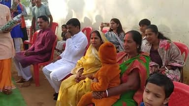 गणेशपुर Puटा में आयोजित छठ Parv में जिला पंचायत कोरिया अध्यक्ष को सम्मान श्री चक्रधारी सिंह बिंदु गुप्ता द्वारा स्वागत