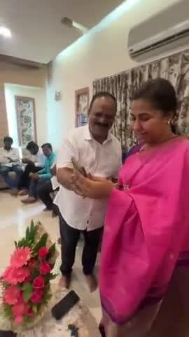 एक पाऊल थॅलेसिमिया मुक्ती कडे या वाटचालीच्या दिशेने महाराष्ट्र राज्याचे आरोग्य मंत्री मा. मेघना दीदी साकोरे बोर्डीकर यांनी बेंगलोर येथील BMT करीता  दाखल असलेल्या रुग्णाची,पालकांची आस्थेवाईकपणे विचारपूस करून धीर दिला...