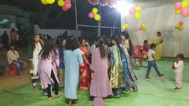 गणेशपुर पूटा रूपचंद कौशल्या गुप्ता छठ घाट में आयोजित छठ पर्व में सांस्कृतिक कार्यक्रम के दौरान नृत्य करती भक्तजन🎆🎆