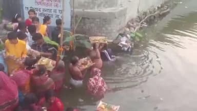 লালগোলা: শান্তিপূর্ণ ও ভক্তিমূলক পরিবেশে সম্পন্ন হল লালগোলার ছট পুজো