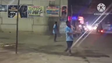 बुंडू: छठ पूजा के दौरान नगर पंचायत के सफाई कर्मियों ने देर रात तक की सफाई की