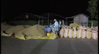 கீழ்வேளூர்: மாவட்டம் முழுவதும் 121 அரசு நேரடி நெல் கொள்முதல் நிலையங்கள் இரவு 10 மணி வரை கொள்முதல் பணி நடைபெறுகிறது