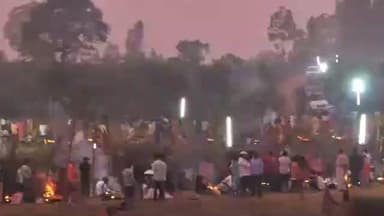 लावालौंग: लावालौंग प्रखंड के विभिन्न छठ घाटों पर छठ व्रतियों ने उगते सूर्य को दिया अर्घ्य