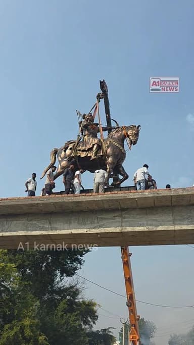 गाँव टयोंठा के द्वार पर शौर्य की निशानी - सम्राट पृथ्वीराज चौहान की 18 फीट ऊँची कहानी!"