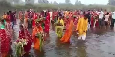 डंडई: उदीयमान सूर्य को अर्घ्य के साथ छठ महापर्व संपन्न, डंडई प्रखंड में उमड़ी आस्था