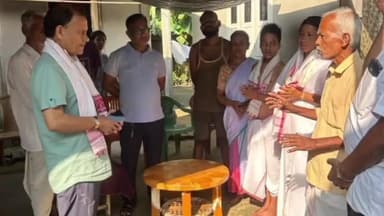 ছিপাঝাৰ: দক্ষিণ চুবুৰীস্হিত সদ্য প্ৰয়াত মৃণাল নাথৰ বাসগৃহত উপস্থিত হয় শ্ৰুদ্ধাঞ্জলি জ্ঞাপন বিধায়ক পৰমানন্দ ৰাজবংশীৰ