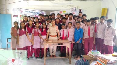 వెంకటాపుర్: ఆకతాయిలు వేధిస్తే షీ టీం కు సమాచారం అందించాలి : ఎస్సై మౌనిక