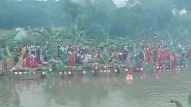 गोरौल: लोक आस्था का चार दिवसीय महापर्व छठ, उदीयमान भगवान भास्कर के अर्घ्य के साथ संपन्न