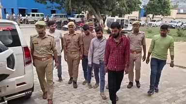 आज़मगढ़: जनपद के साइबर क्राइम पुलिस ने ऑनलाइन ठगी के आरोप में 4 अंतरराज्यीय अपराधियों को गिरफ्तार किया, 102 फर्जी पासबुक और मोबाइल बरामद