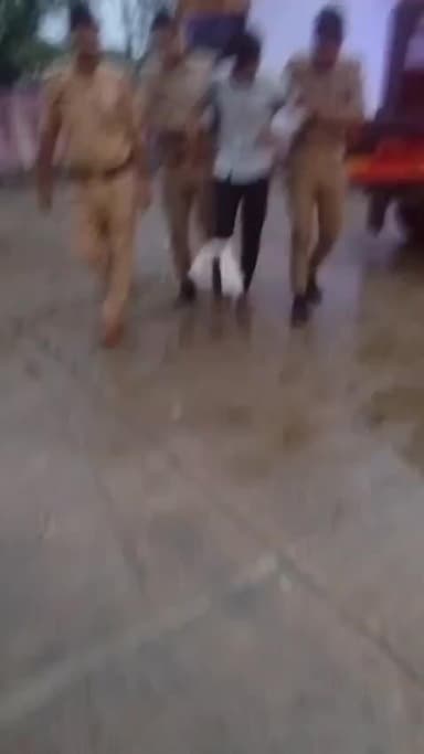 #कन्नौज नाबालिग को जबरन बुर्का पहनाकर फोटो वायरल करने वाला आरोपी पुलिस मुठभेड़ में घायल।